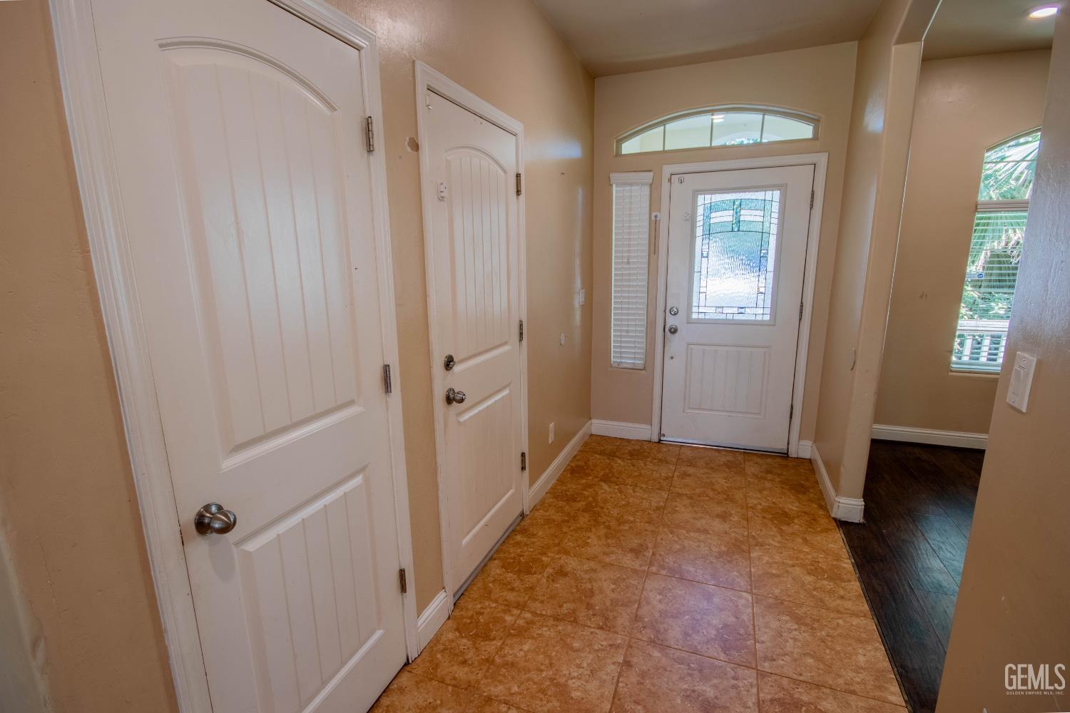 Single Family Residence in Bakersfield, photo 5 of 34
