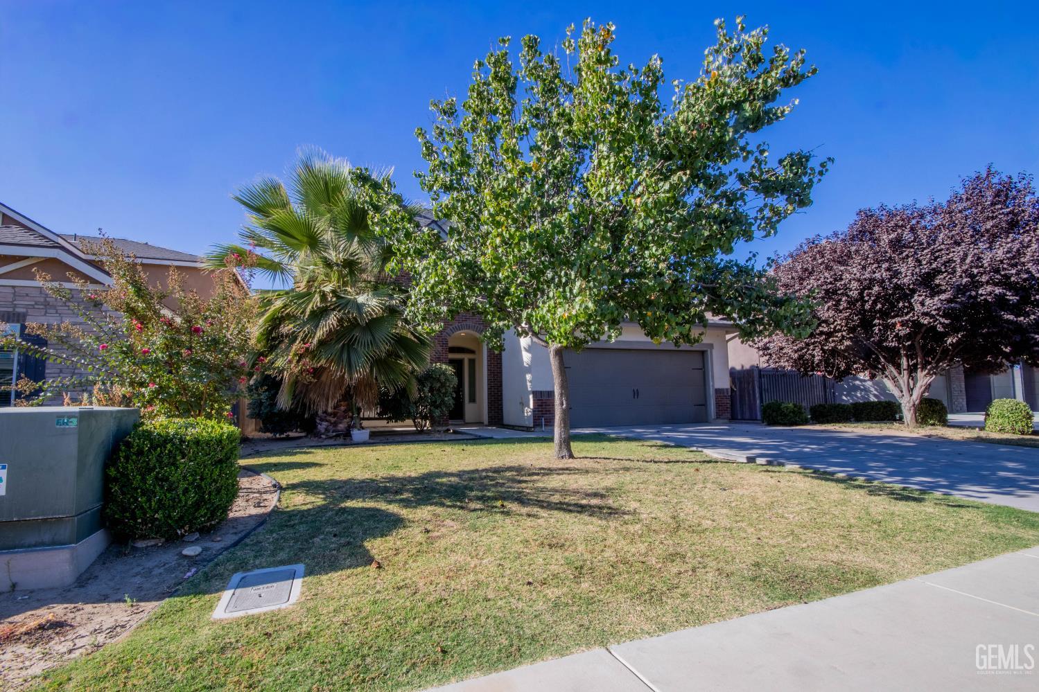 Single Family Residence in Bakersfield, photo 3 of 34