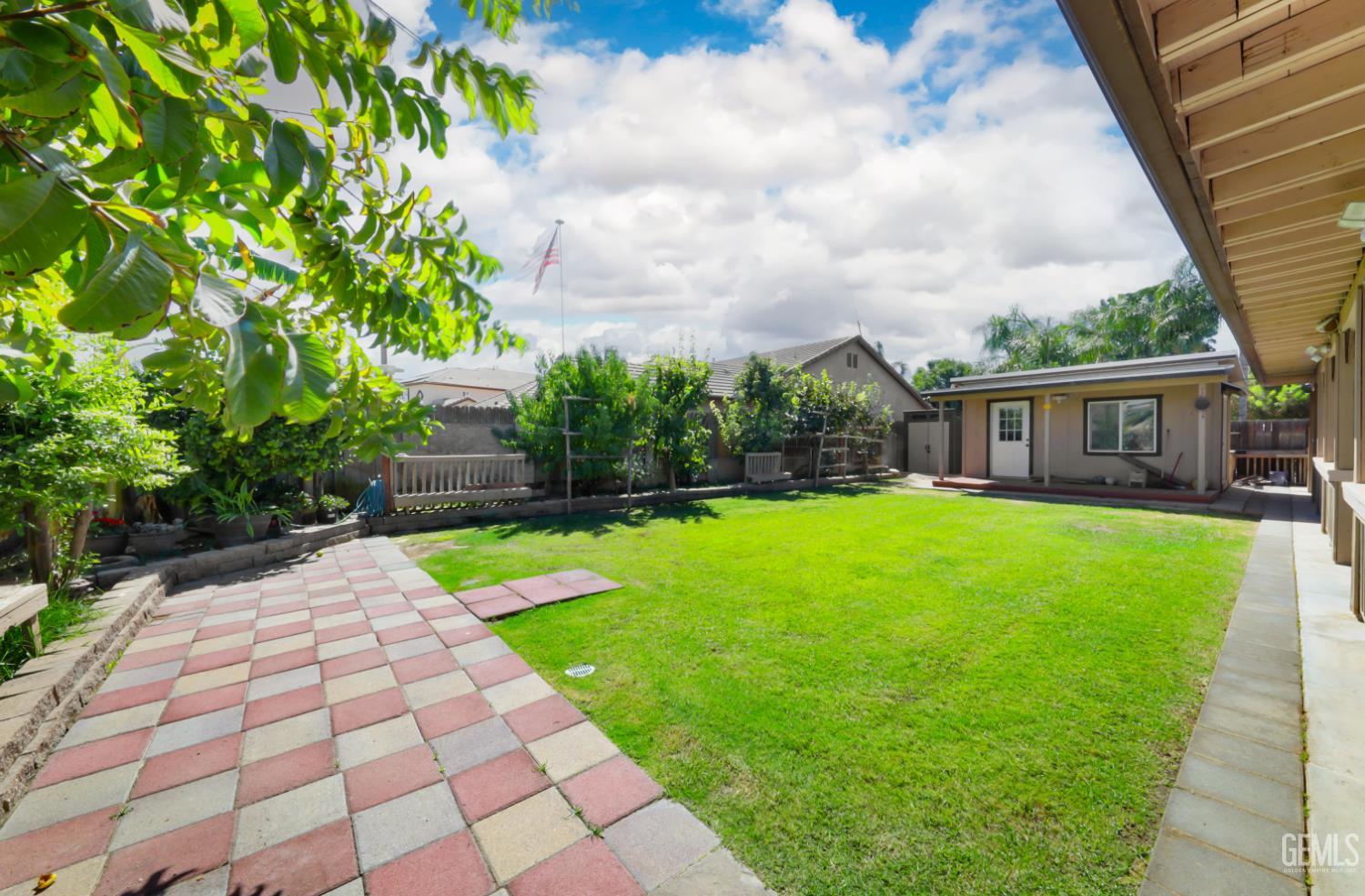 Single Family Residence in Bakersfield, photo 4 of 27