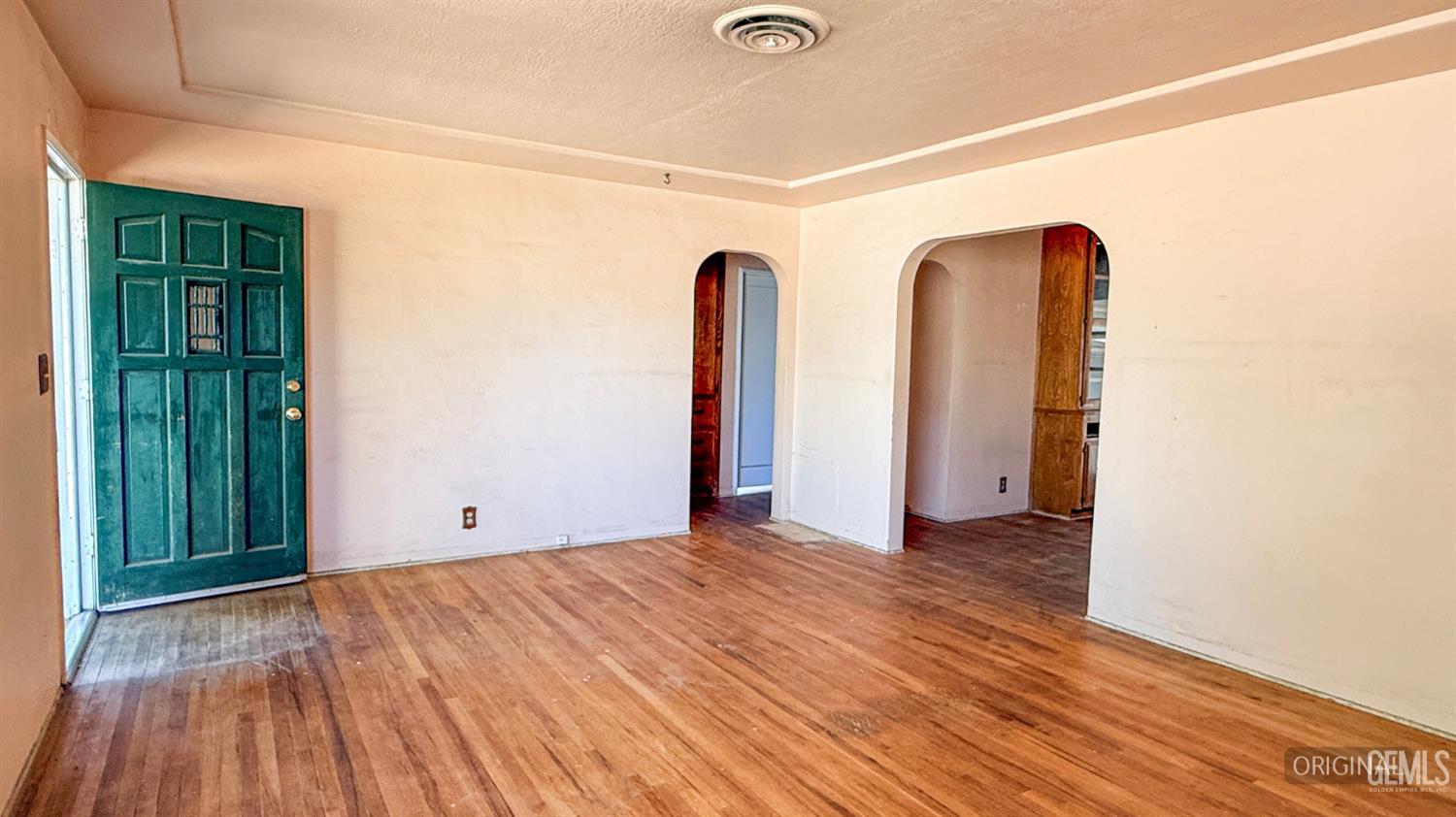 Single Family Residence in Bakersfield, photo 5 of 17