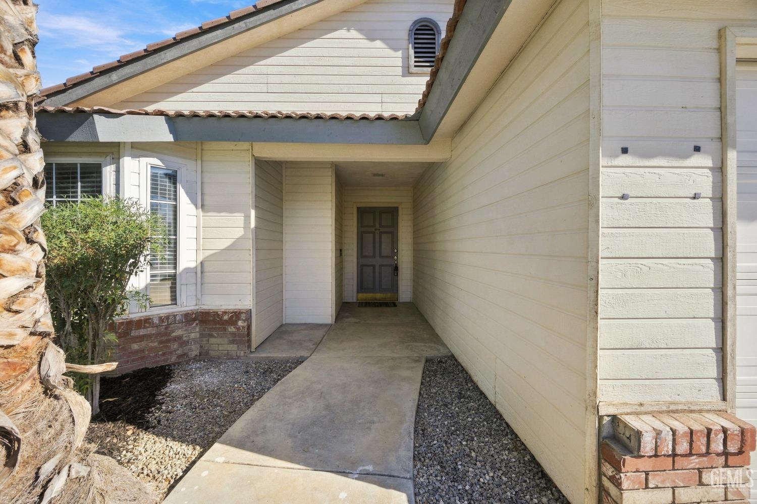 Single Family Residence in Bakersfield, photo 3 of 35
