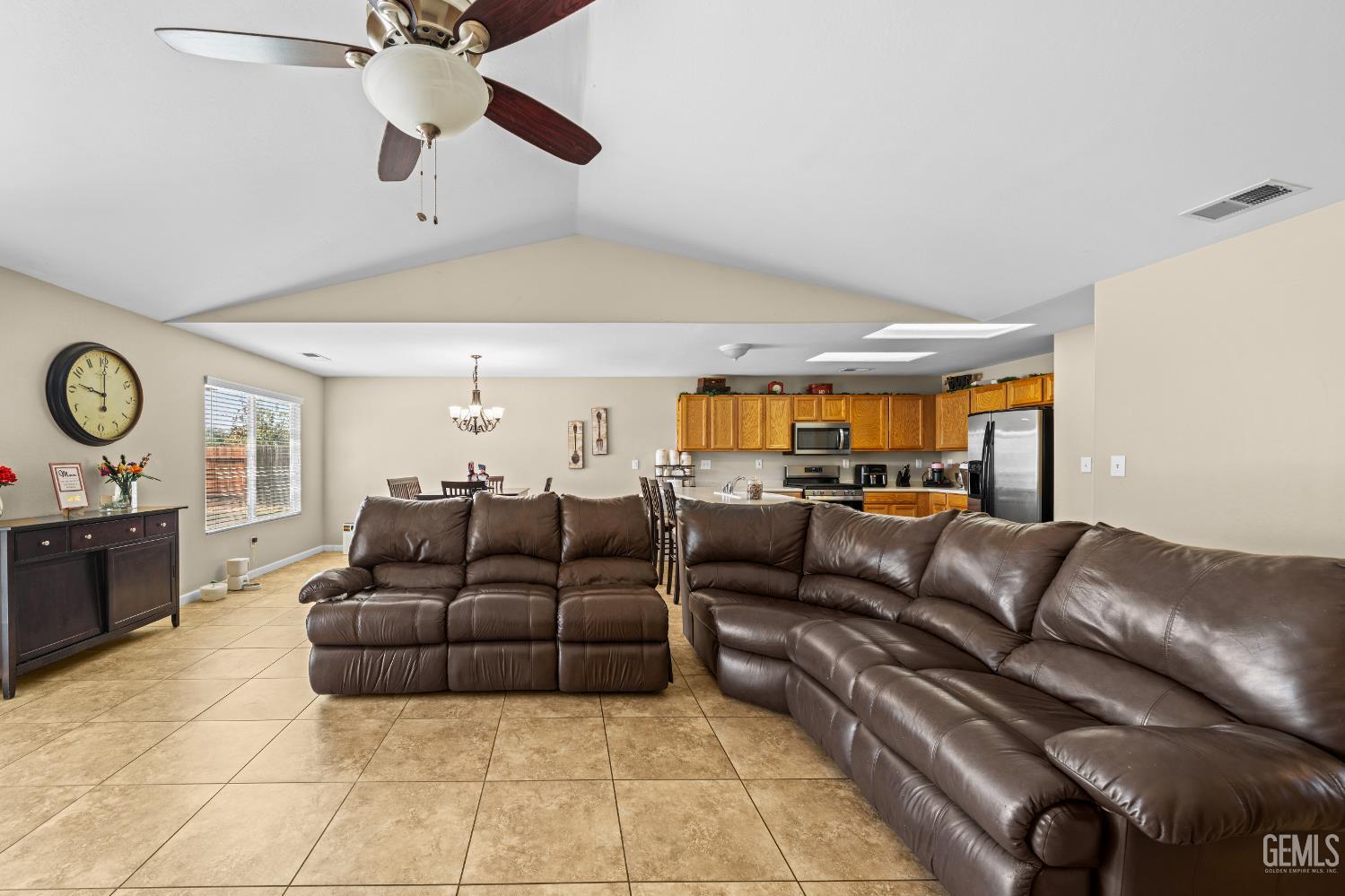 Single Family Residence in Bakersfield, photo 4 of 30