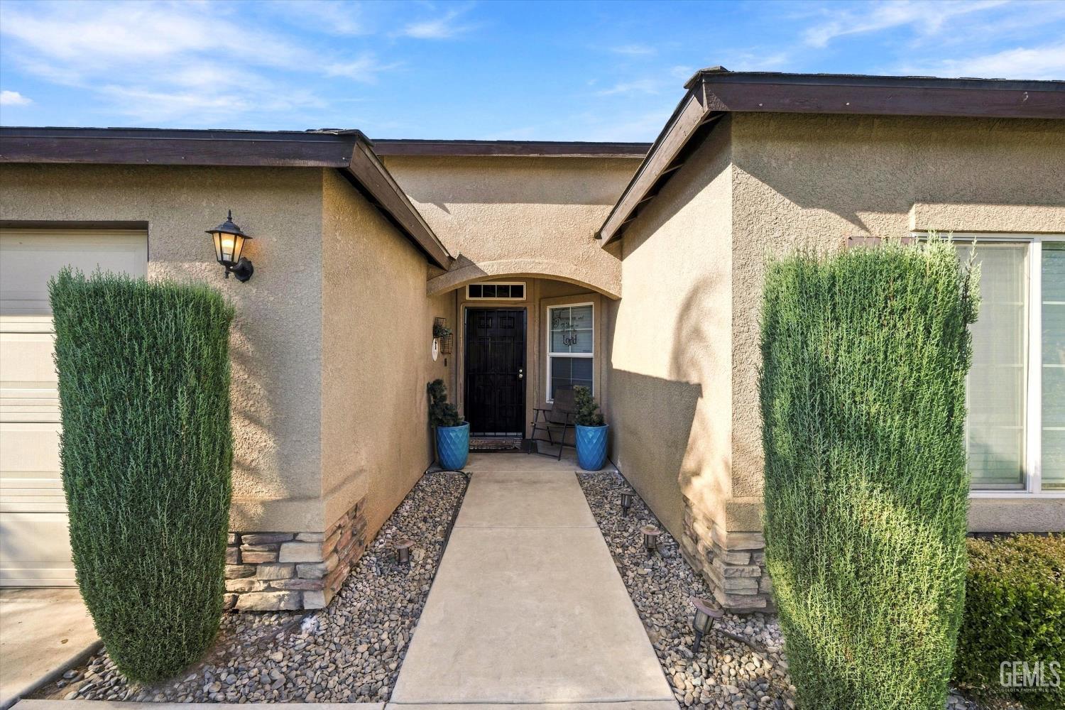 Single Family Residence in Bakersfield, photo 4 of 31