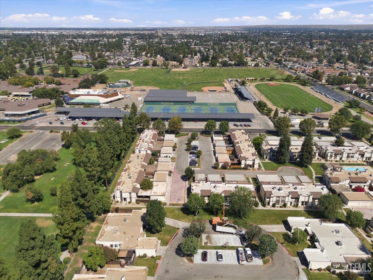 Condominium in Bakersfield, photo 4 of 37