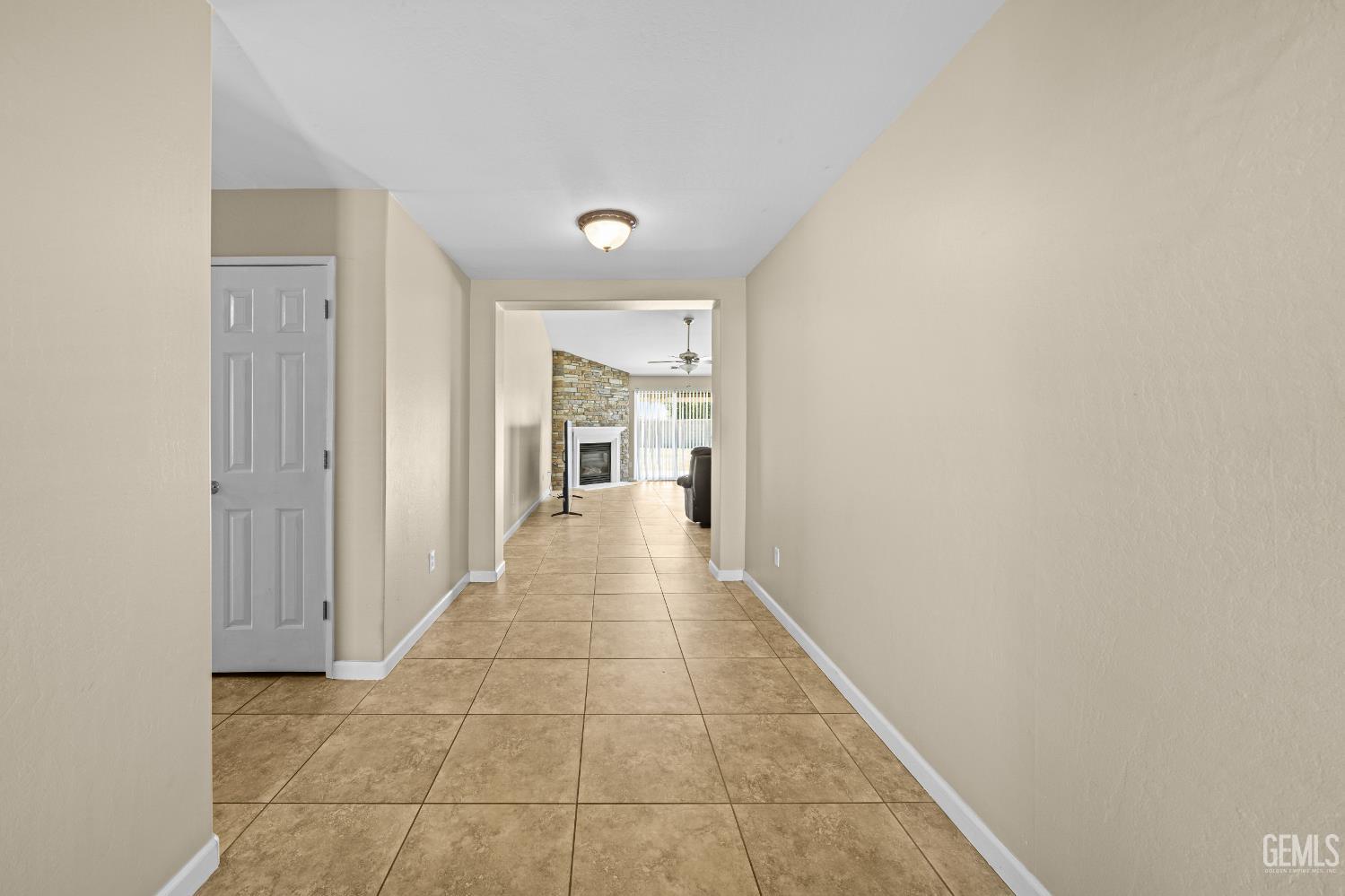 Single Family Residence in Bakersfield, photo 2 of 30