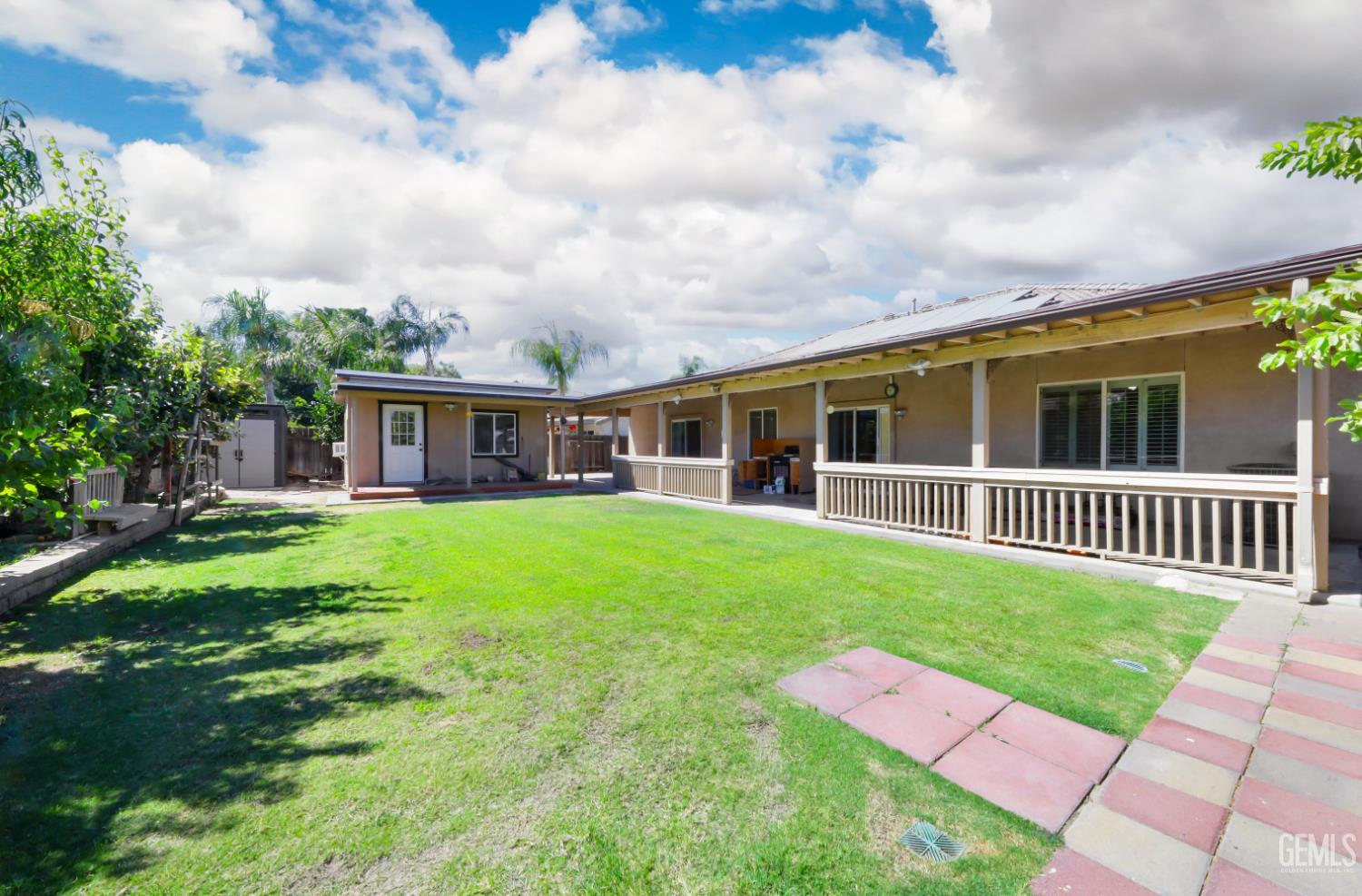 Single Family Residence in Bakersfield, photo 3 of 27