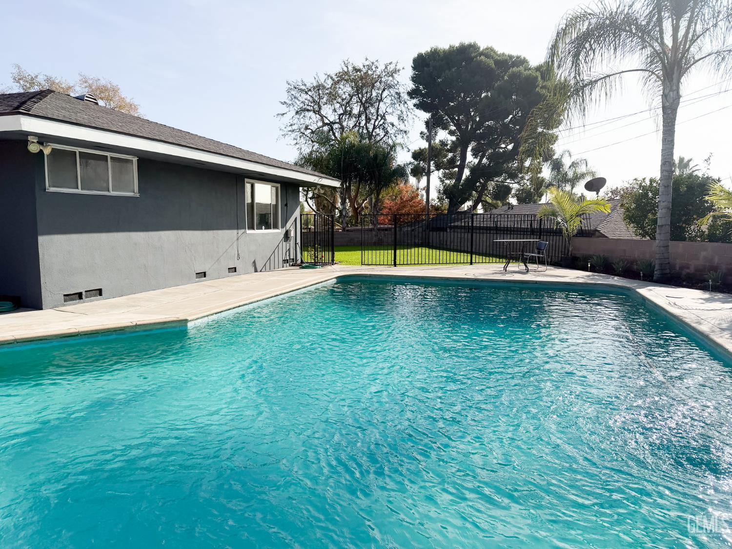 Single Family Residence in Bakersfield, photo 4 of 47