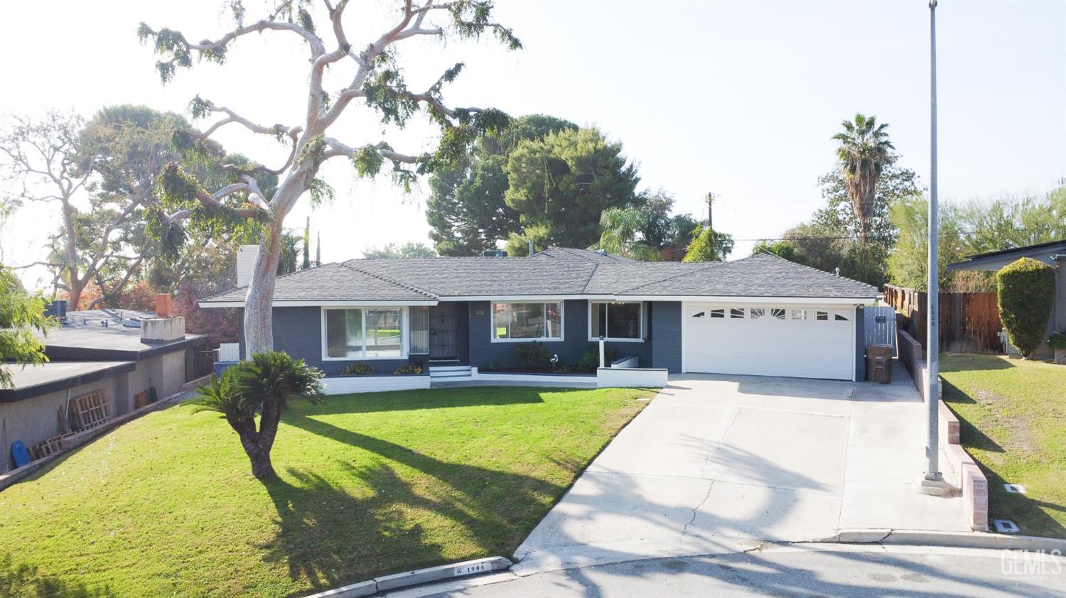 Single Family Residence in Bakersfield