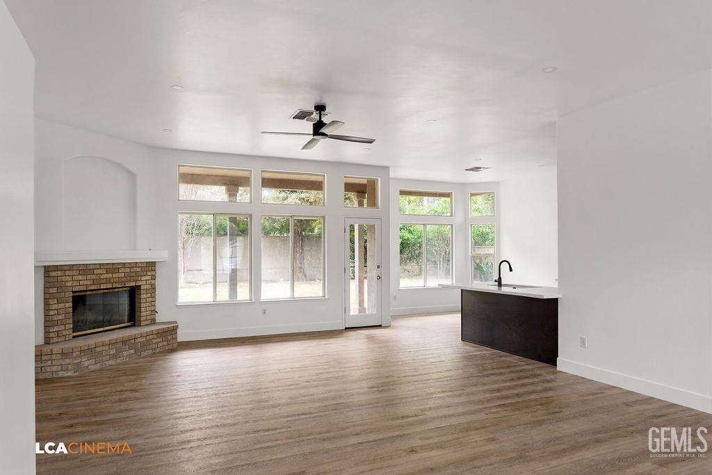Single Family Residence in Bakersfield, photo 5 of 39