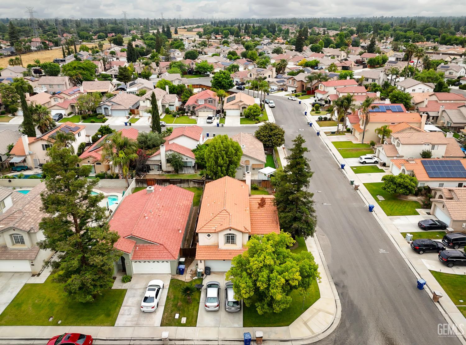 Single Family Residence in Bakersfield, photo 3 of 21