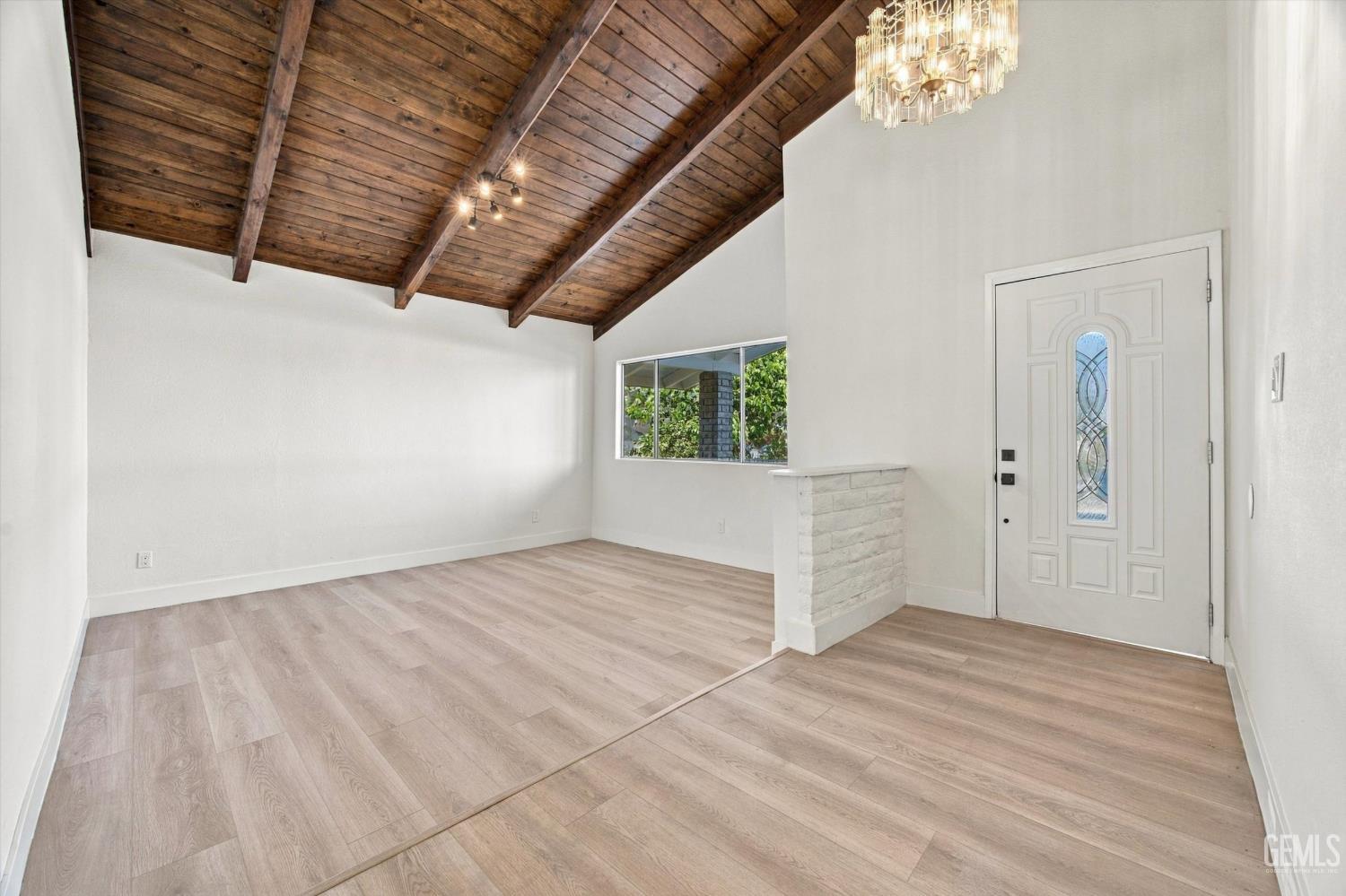 Single Family Residence in Bakersfield, photo 5 of 54