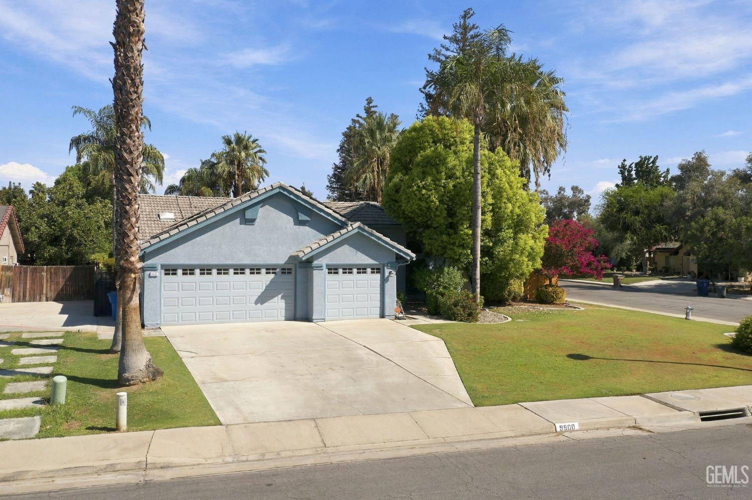 Single Family Residence in Bakersfield, photo 5 of 69