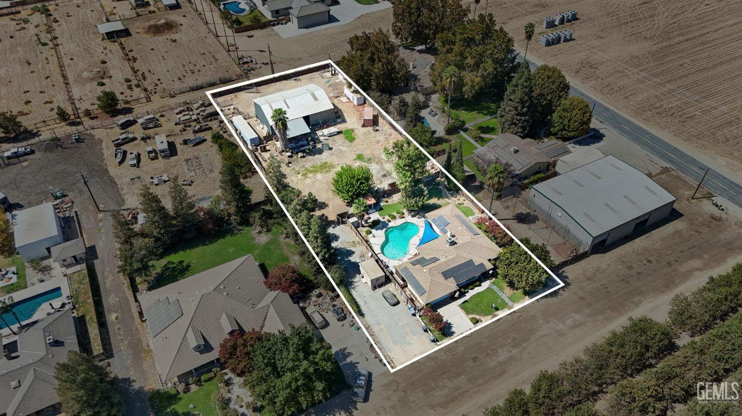 Single Family Residence in Bakersfield, photo 3 of 39