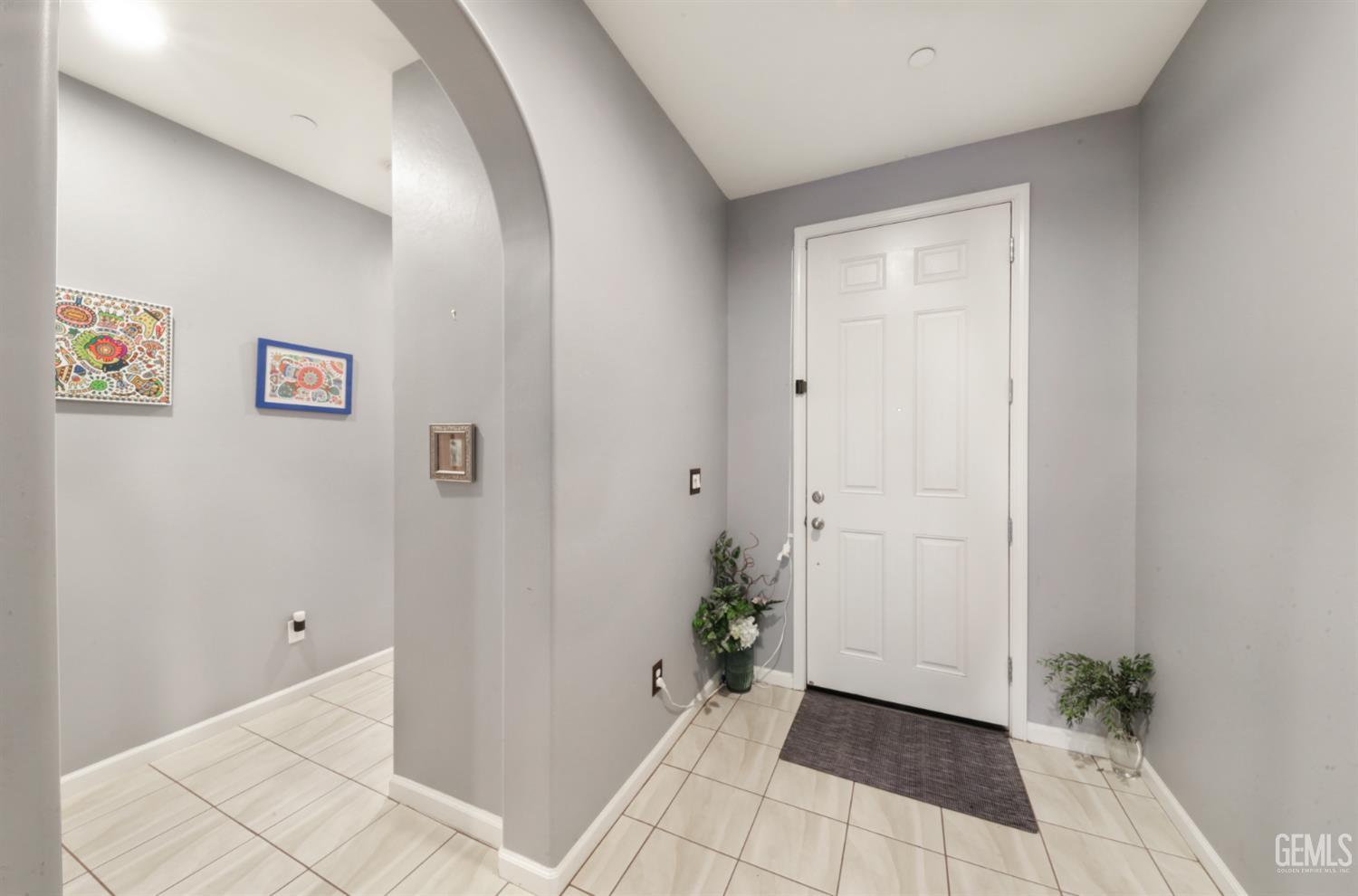 Single Family Residence in Bakersfield, photo 5 of 34