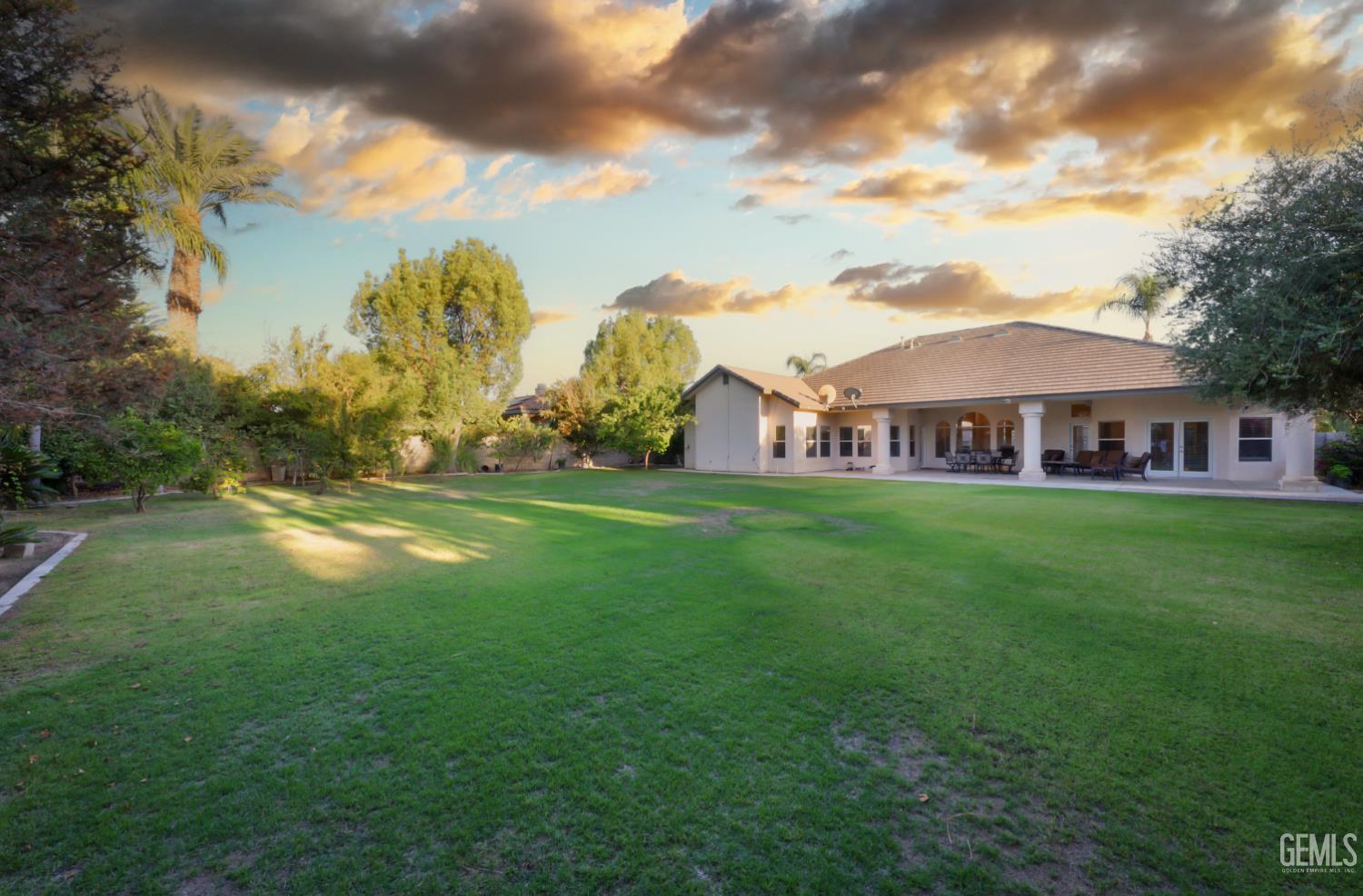 Single Family Residence in Bakersfield, photo 2 of 39