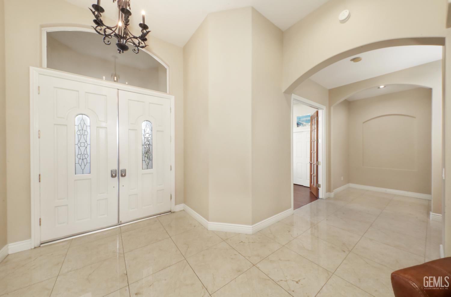 Single Family Residence in Bakersfield, photo 4 of 39