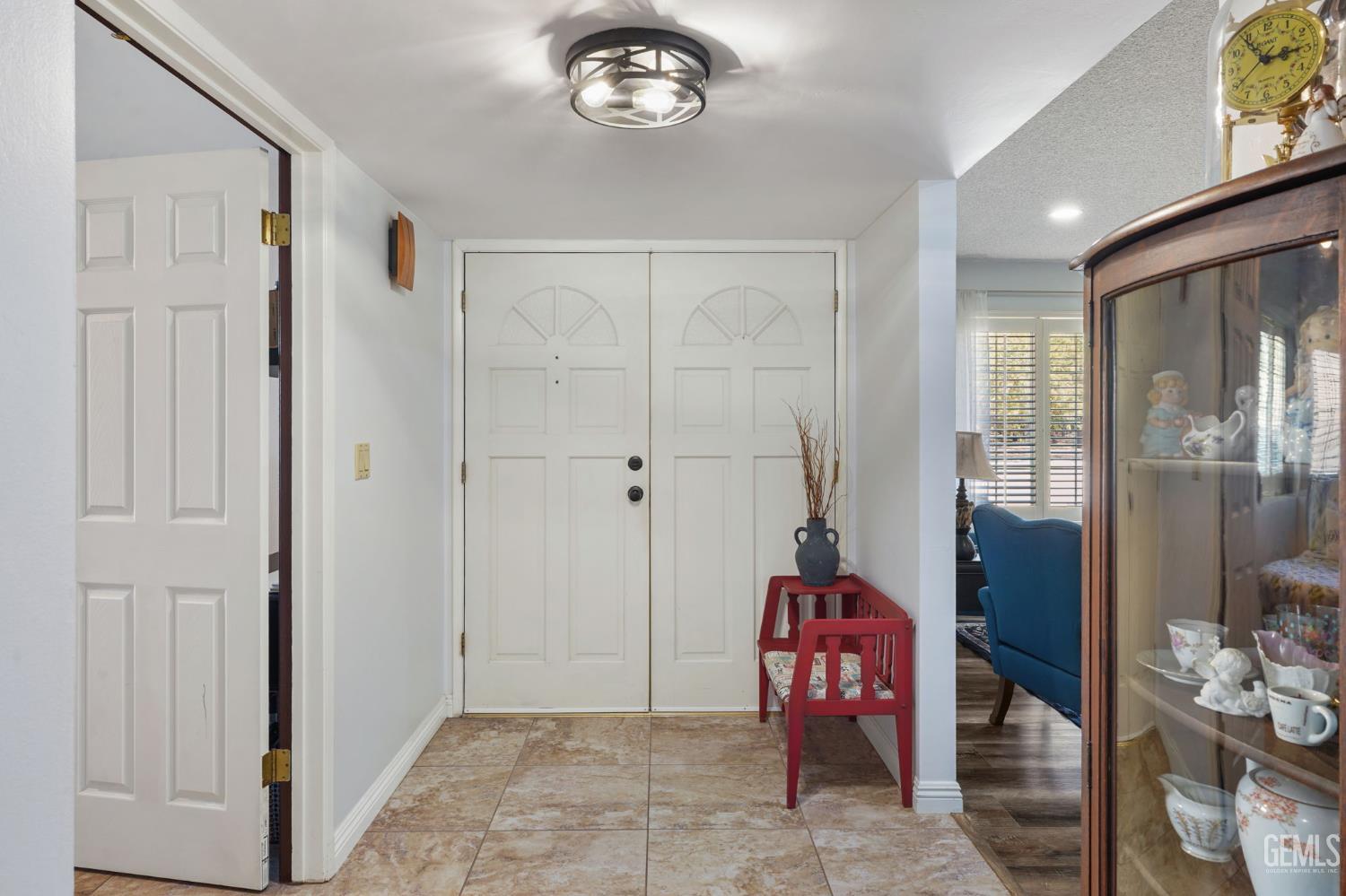 Single Family Residence in Bakersfield, photo 5 of 39
