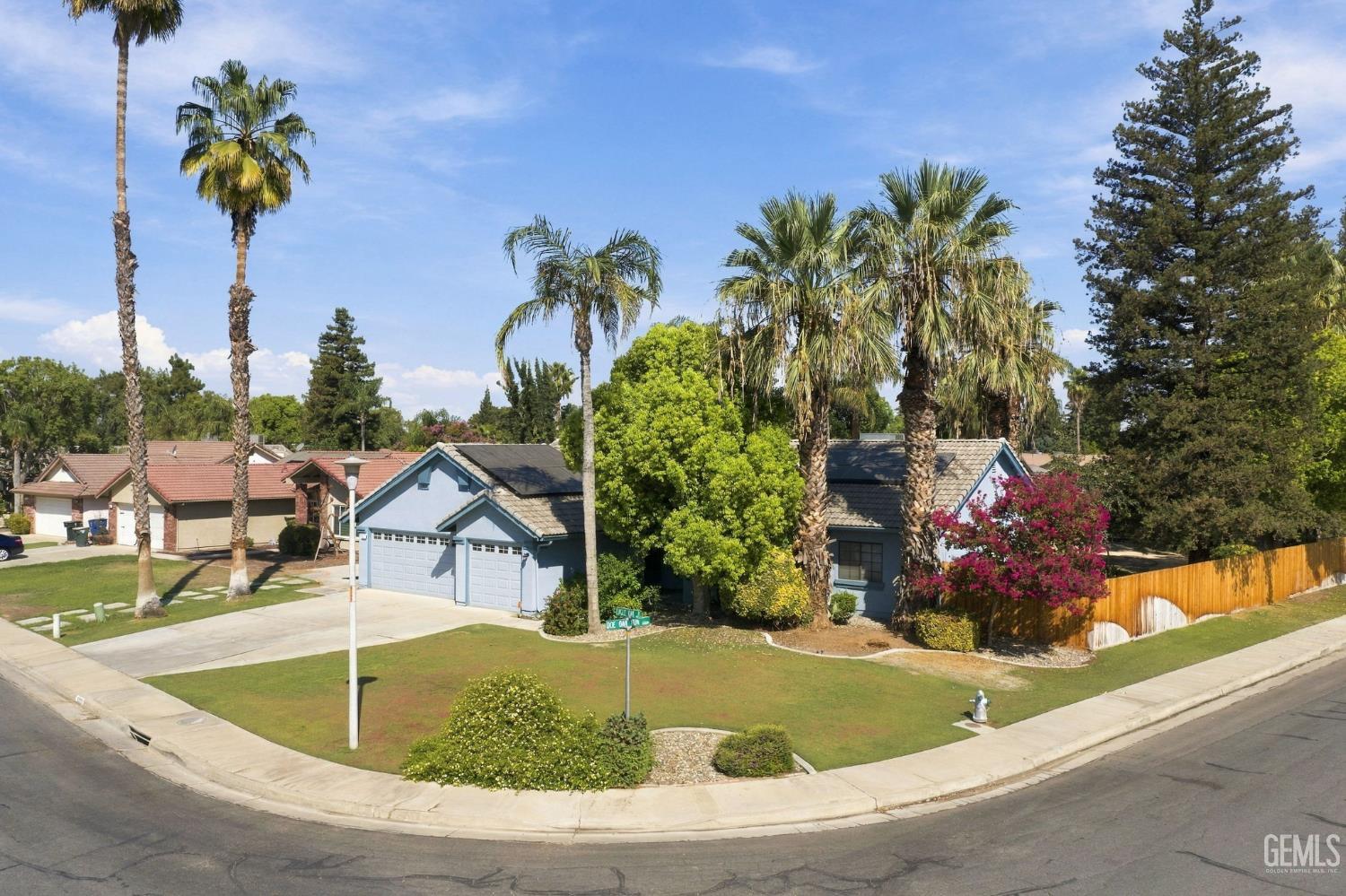 Single Family Residence in Bakersfield, photo 4 of 69