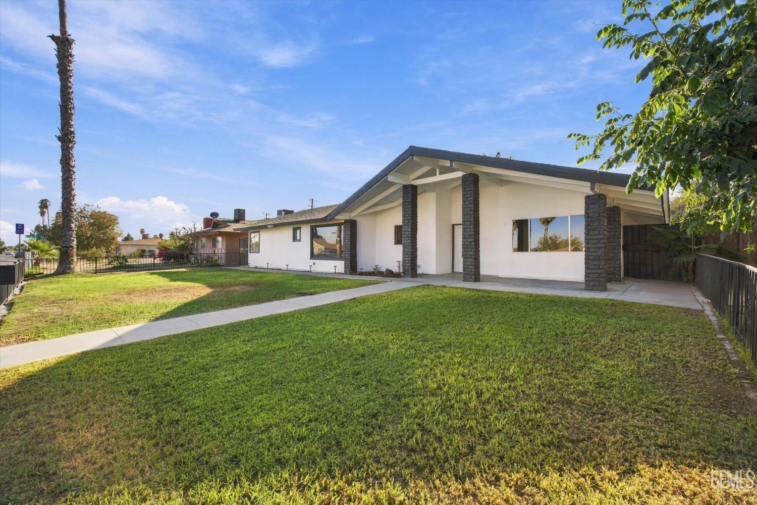 Single Family Residence in Bakersfield, photo 2 of 54