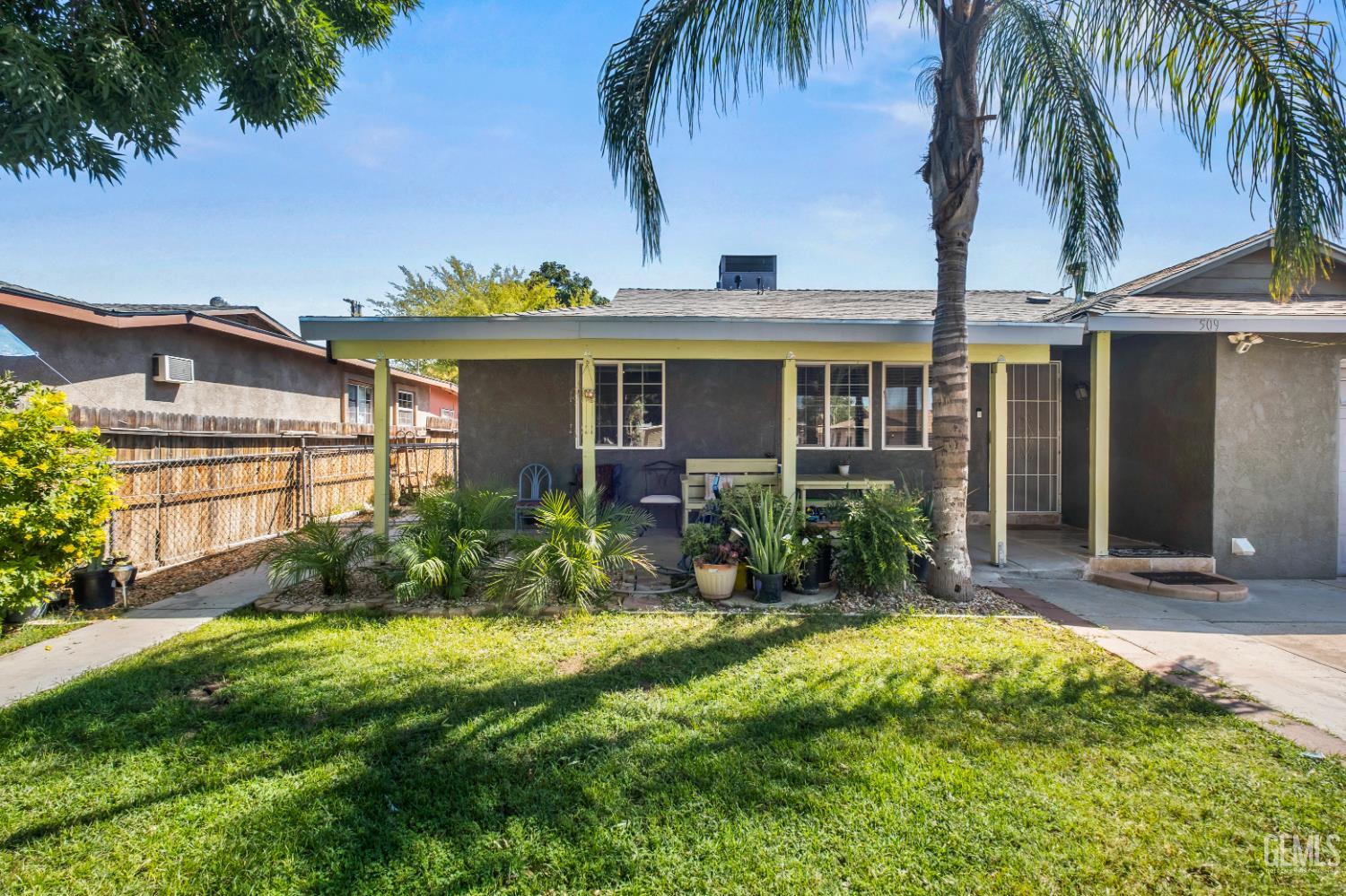 Single Family Residence in Bakersfield, photo 2 of 30