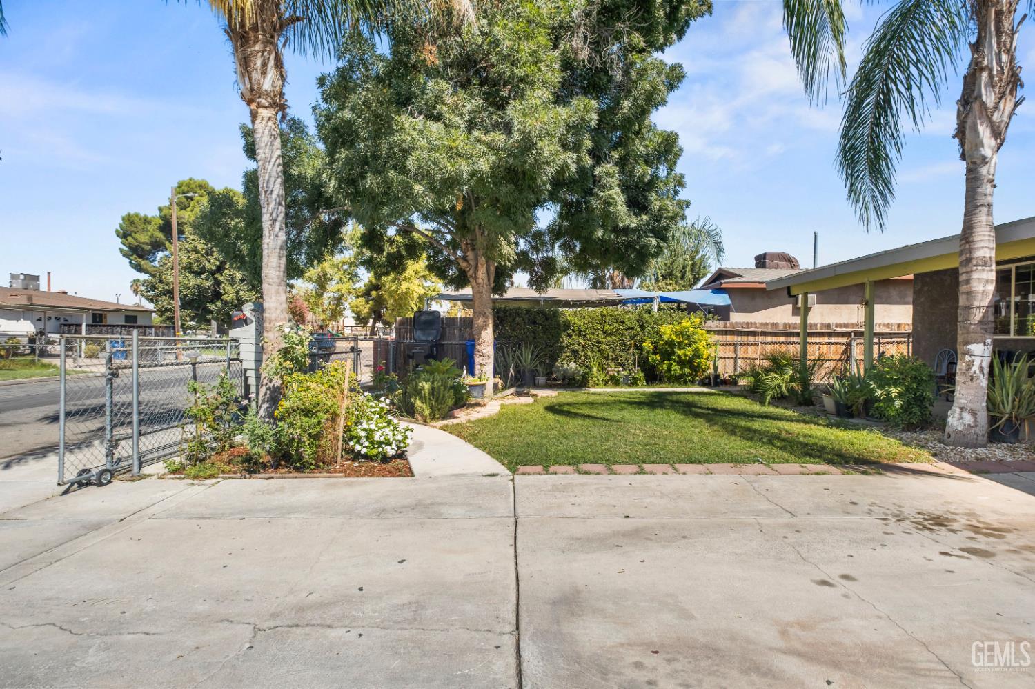 Single Family Residence in Bakersfield, photo 3 of 30