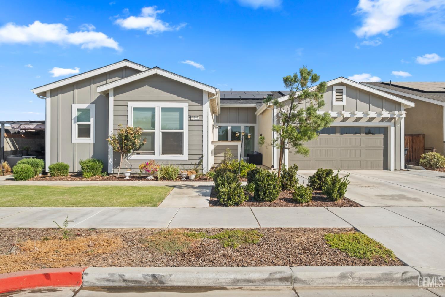 Single Family Residence in Shafter