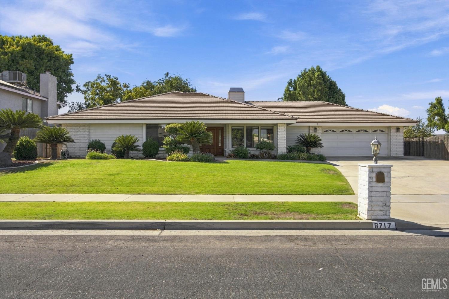 Single Family Residence in Bakersfield