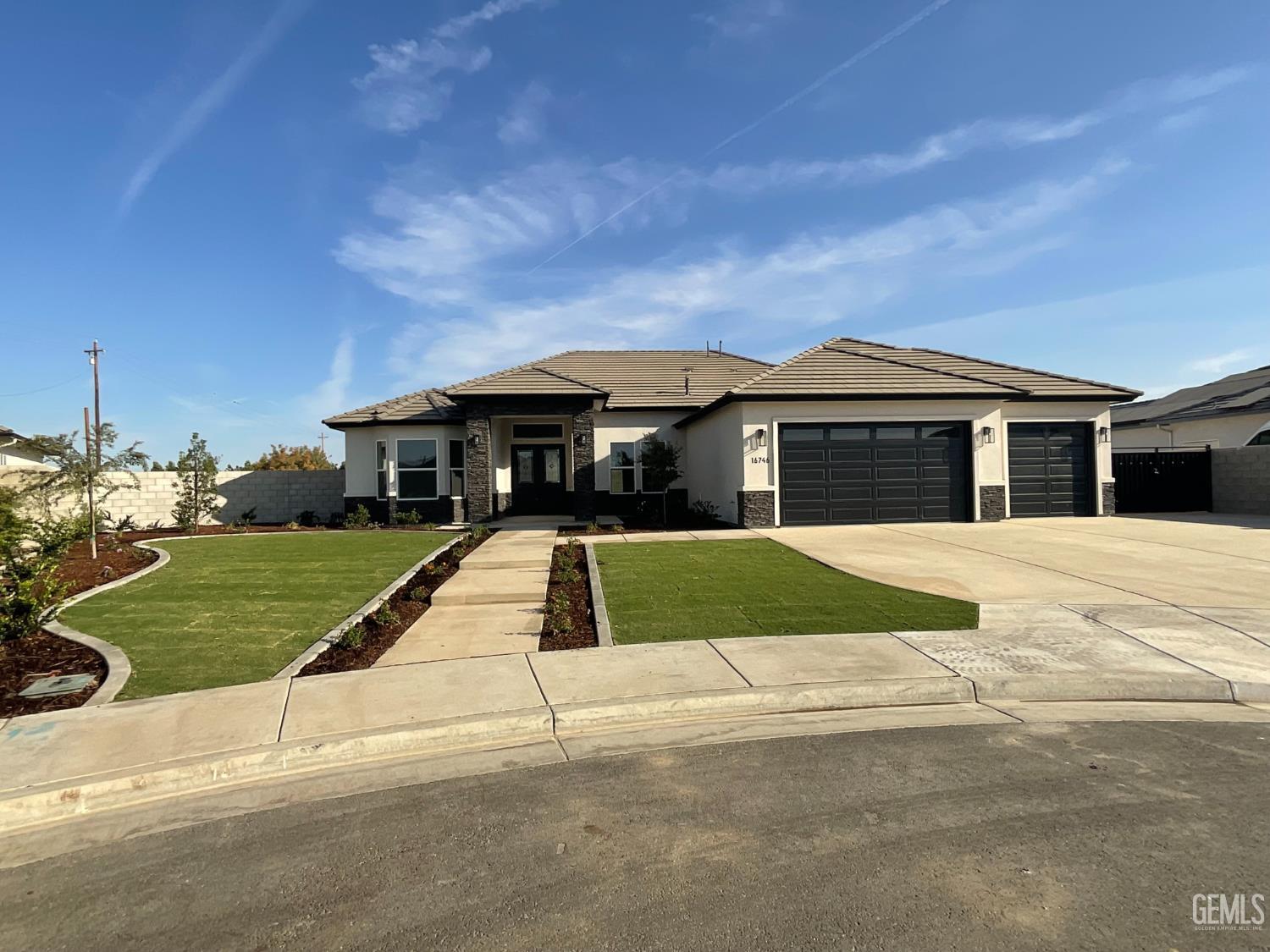 Single Family Residence in Bakersfield