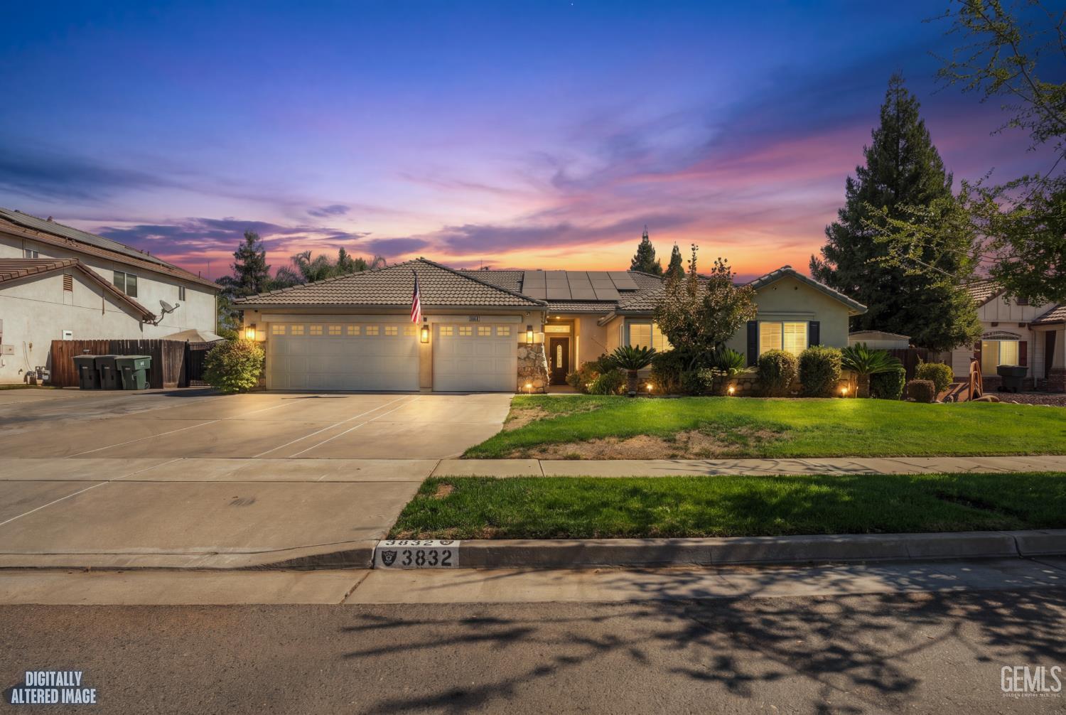 Single Family Residence in Visalia