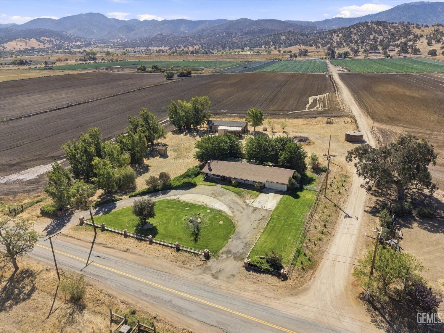 Single Family Residence in Tehachapi
