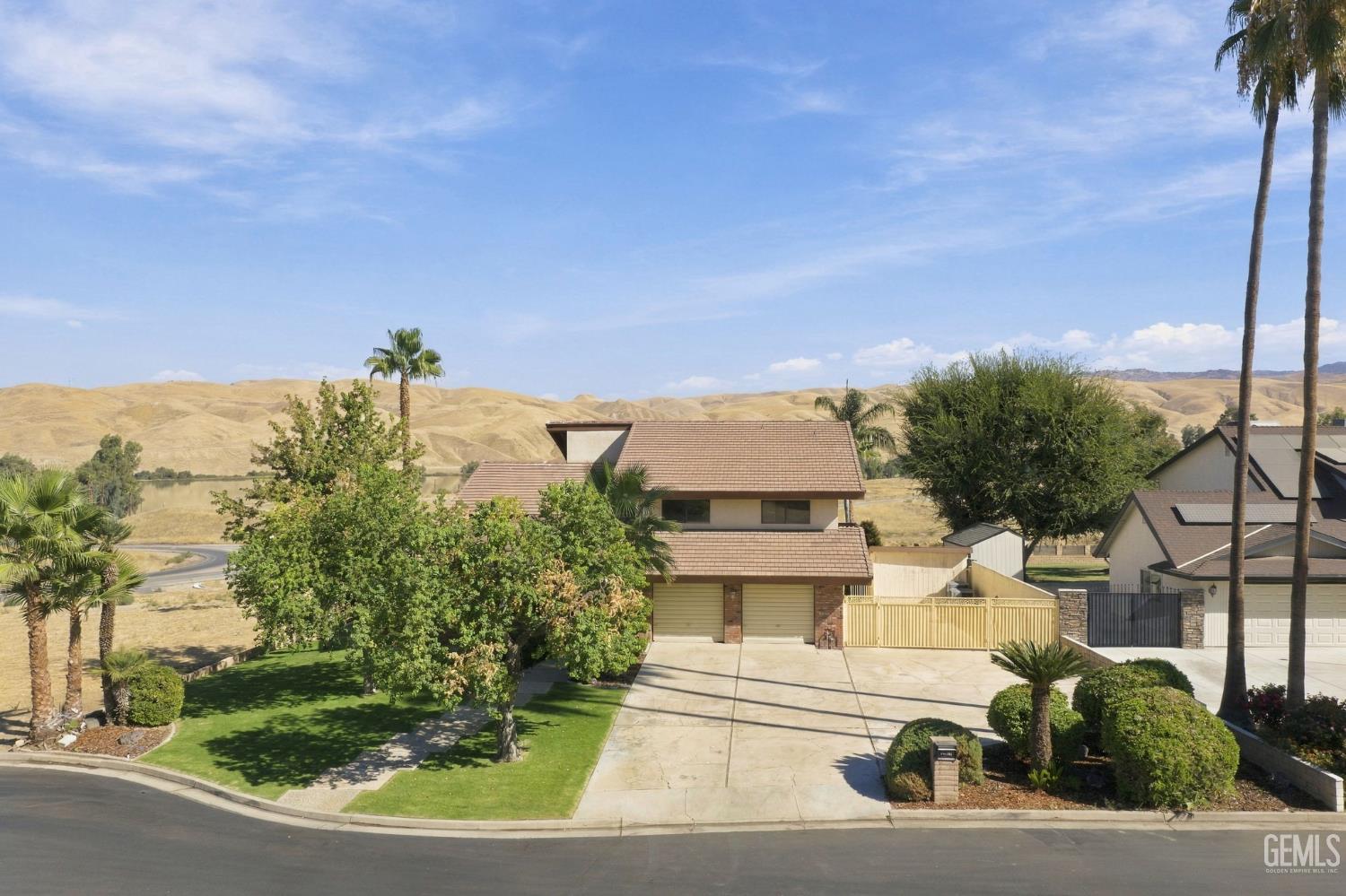 Single Family Residence in Bakersfield