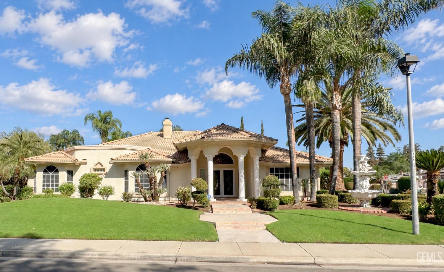 Single Family Residence in Bakersfield