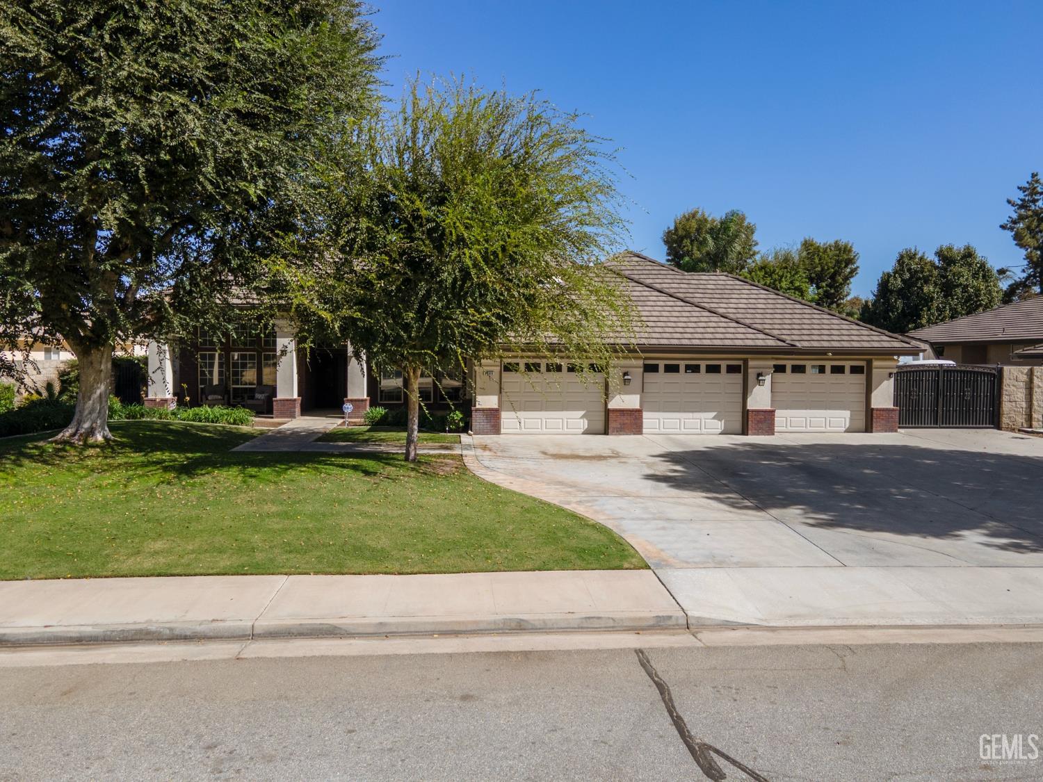 Single Family Residence in Bakersfield