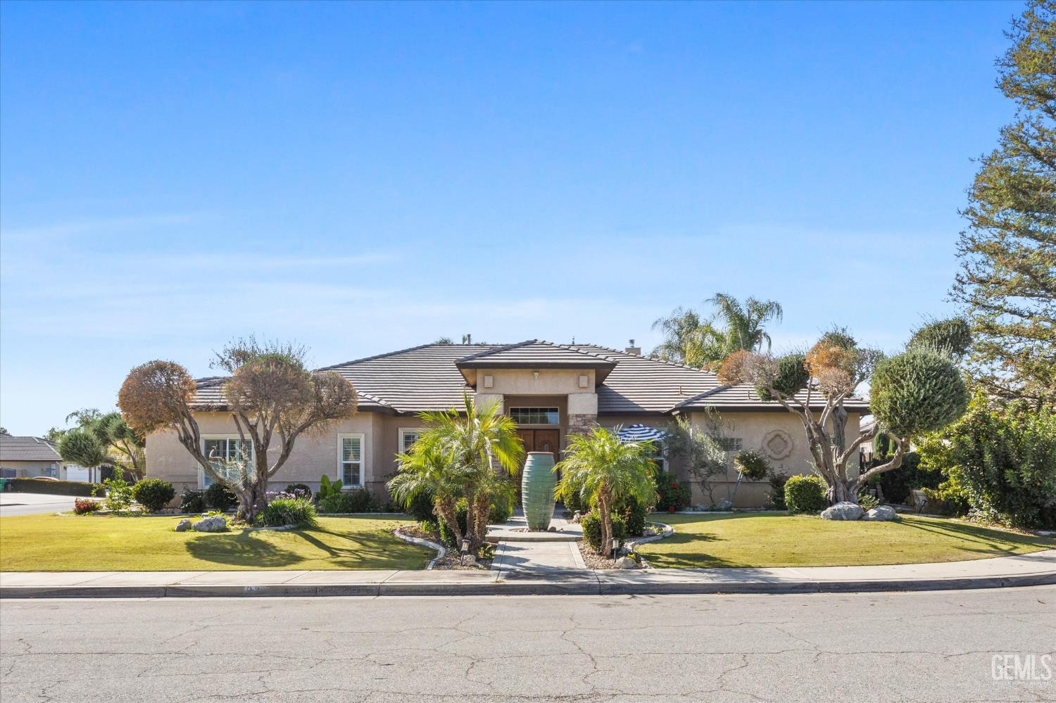 Single Family Residence in Shafter