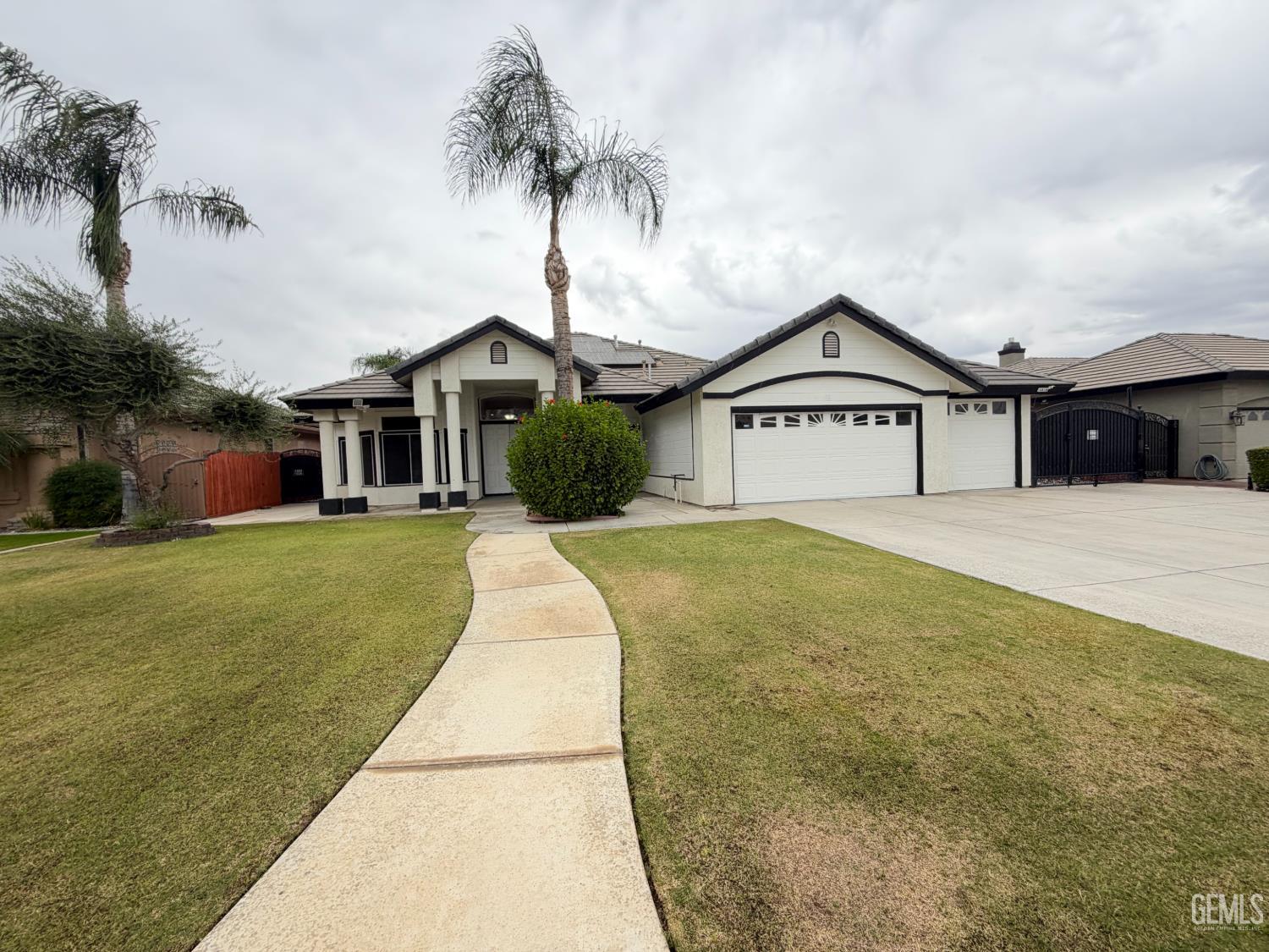 Single Family Residence in Bakersfield