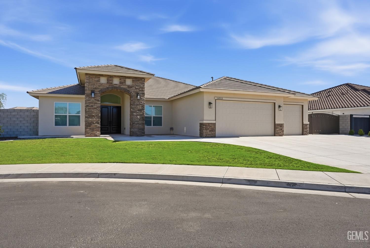 Single Family Residence in Bakersfield