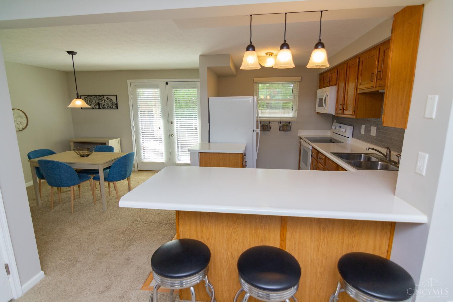 2085 Stratford Court