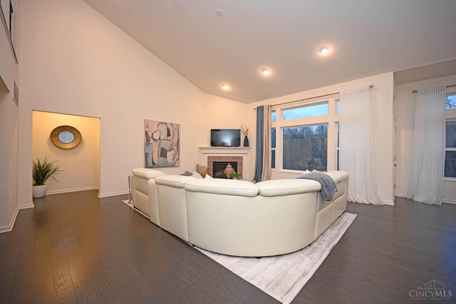 1321 Autumnview Drive