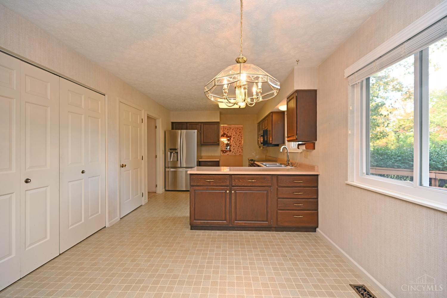 10681 Creeknoll Court