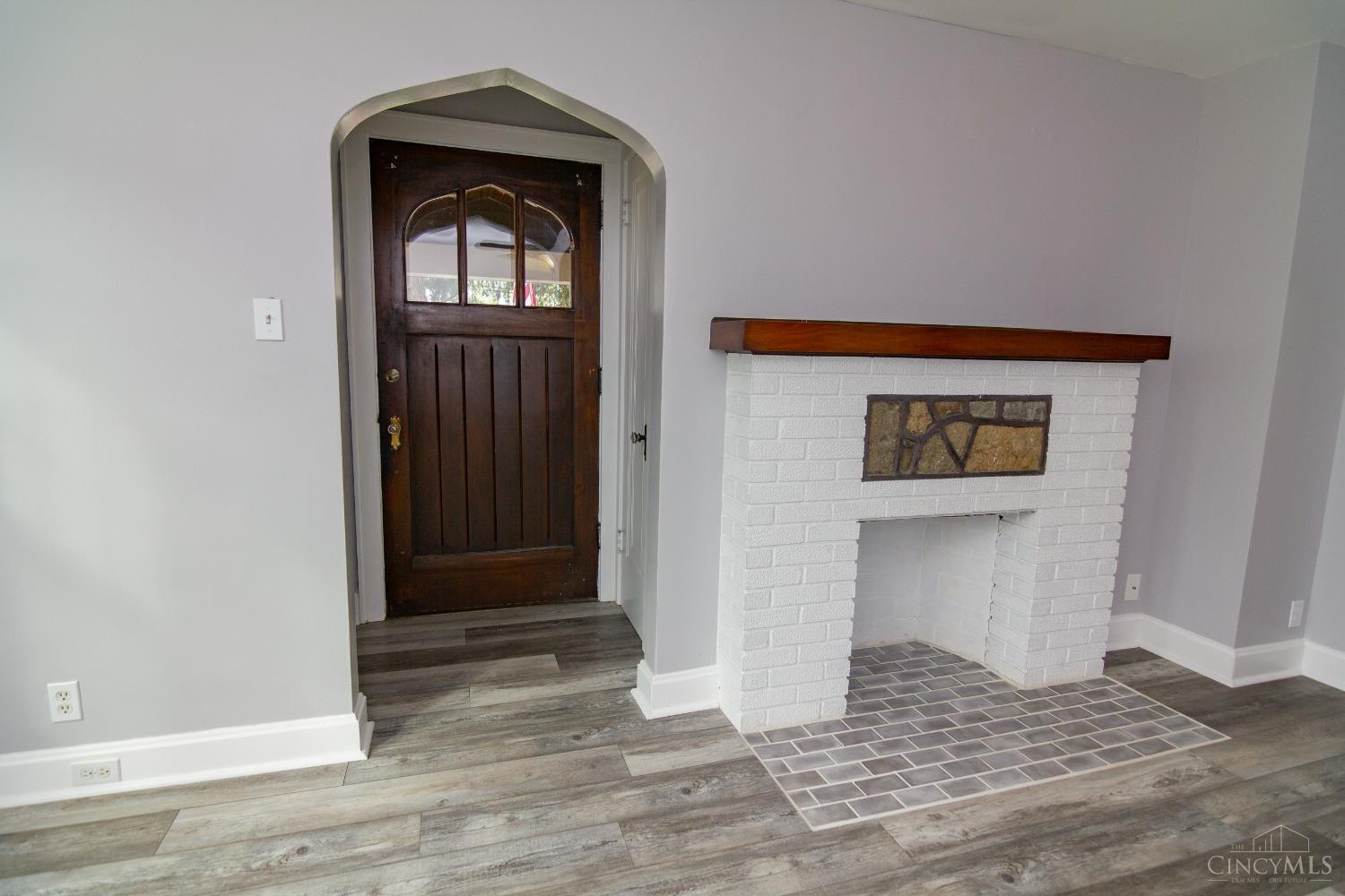 3716 Lonsdale Street