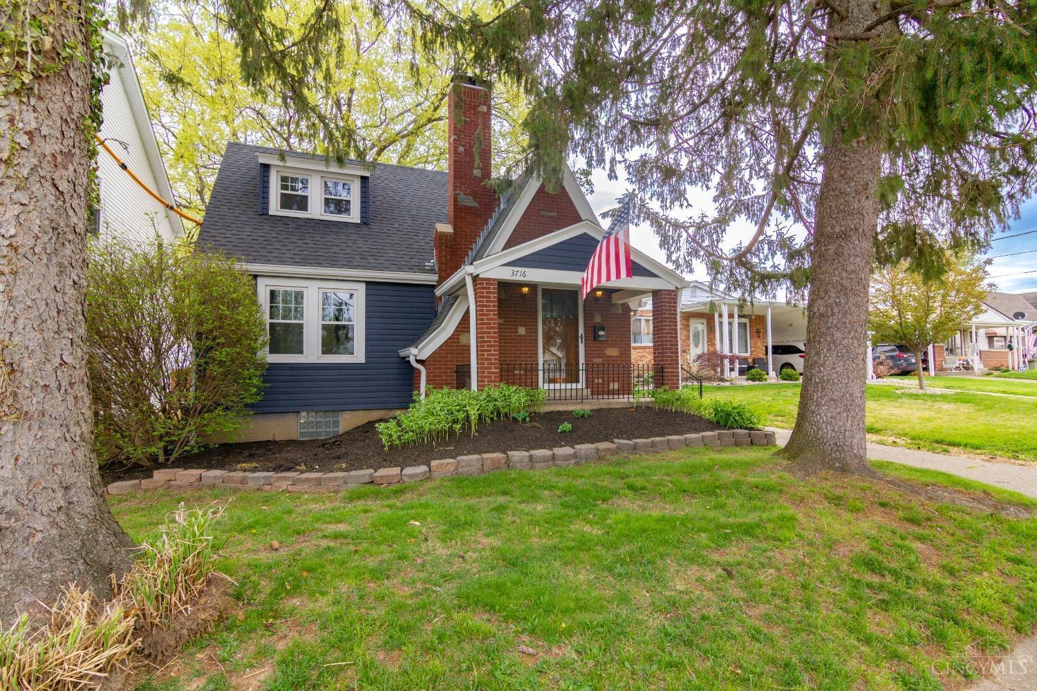 3716 Lonsdale Street