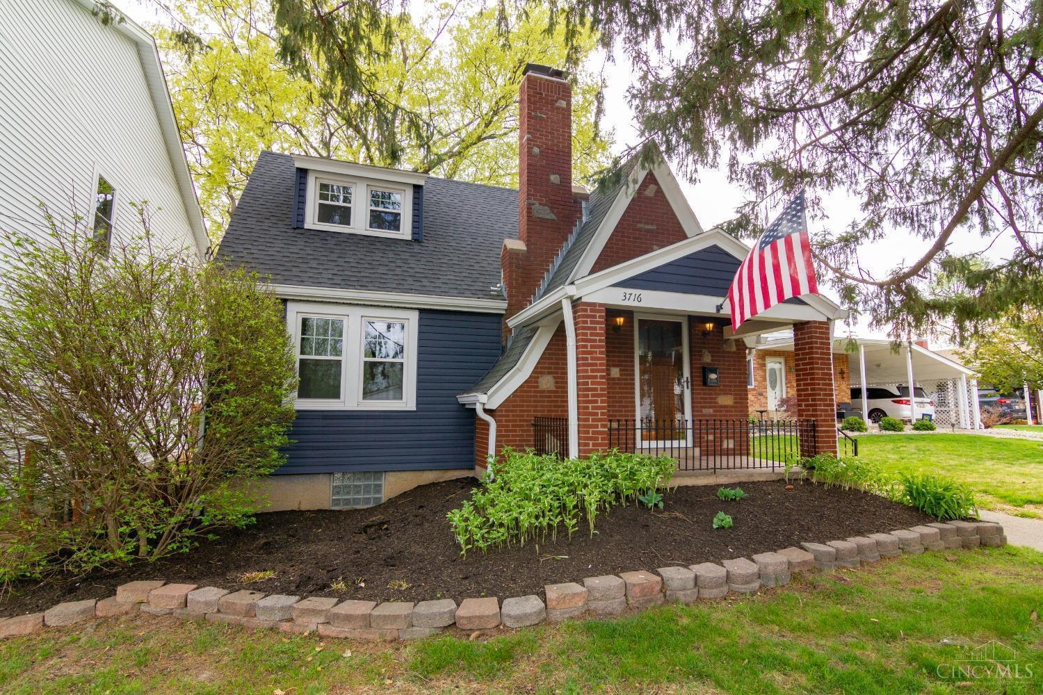 3716 Lonsdale Street