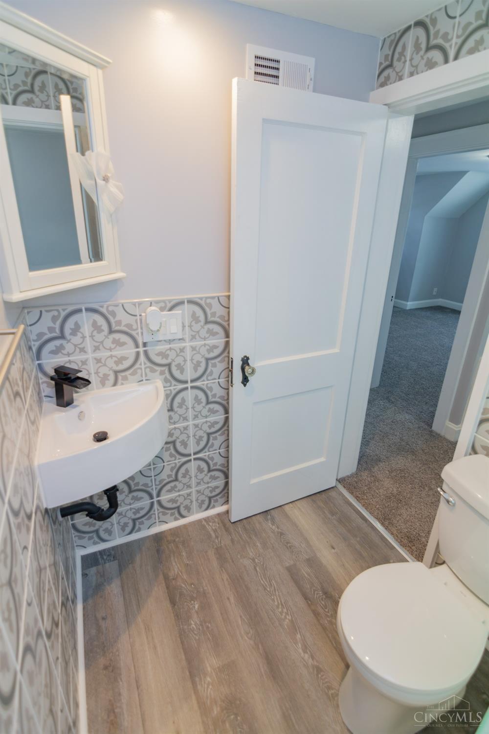 3716 Lonsdale Street