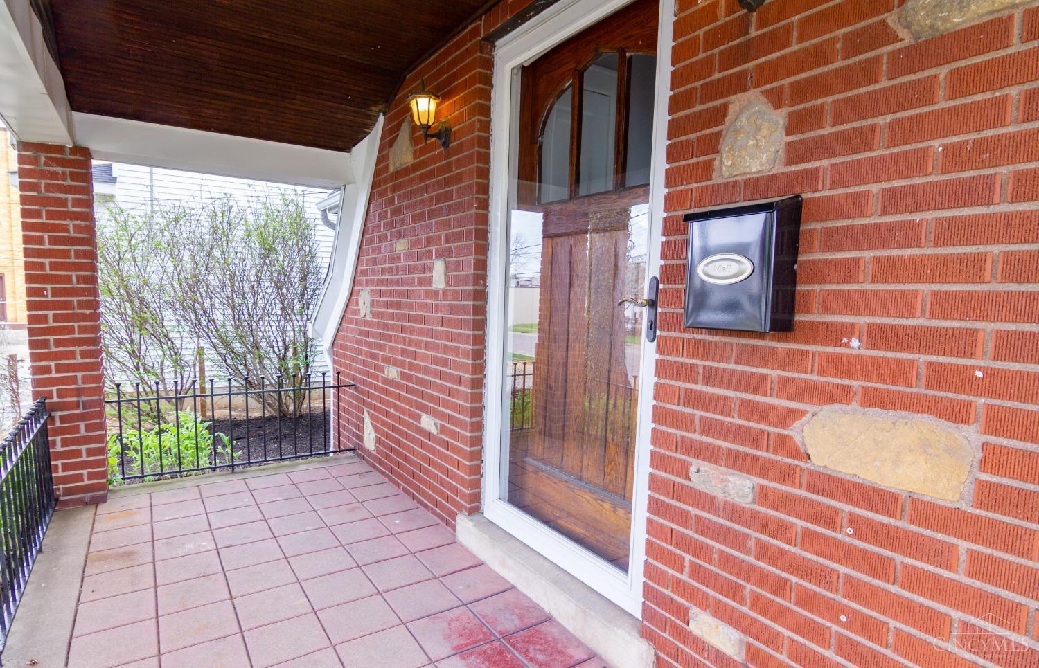 3716 Lonsdale Street