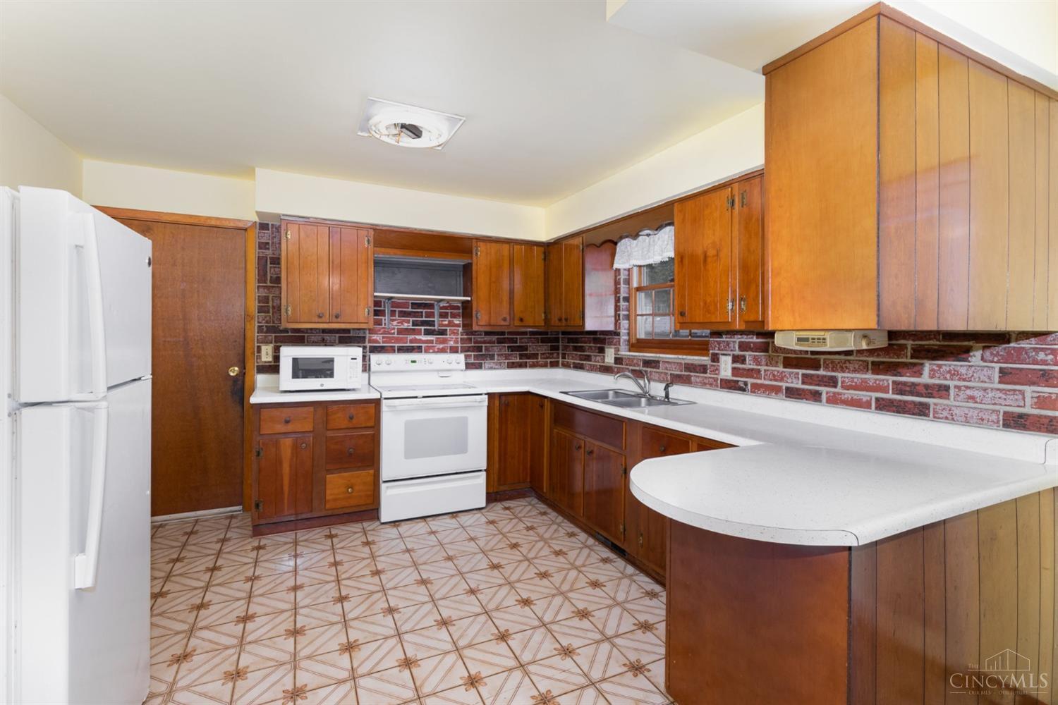 8421 Bluebird Drive