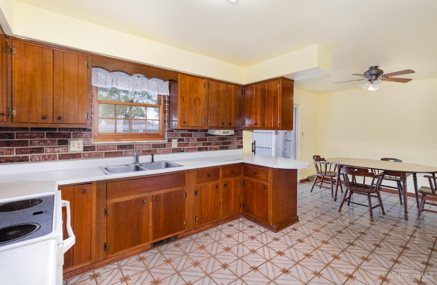 8421 Bluebird Drive