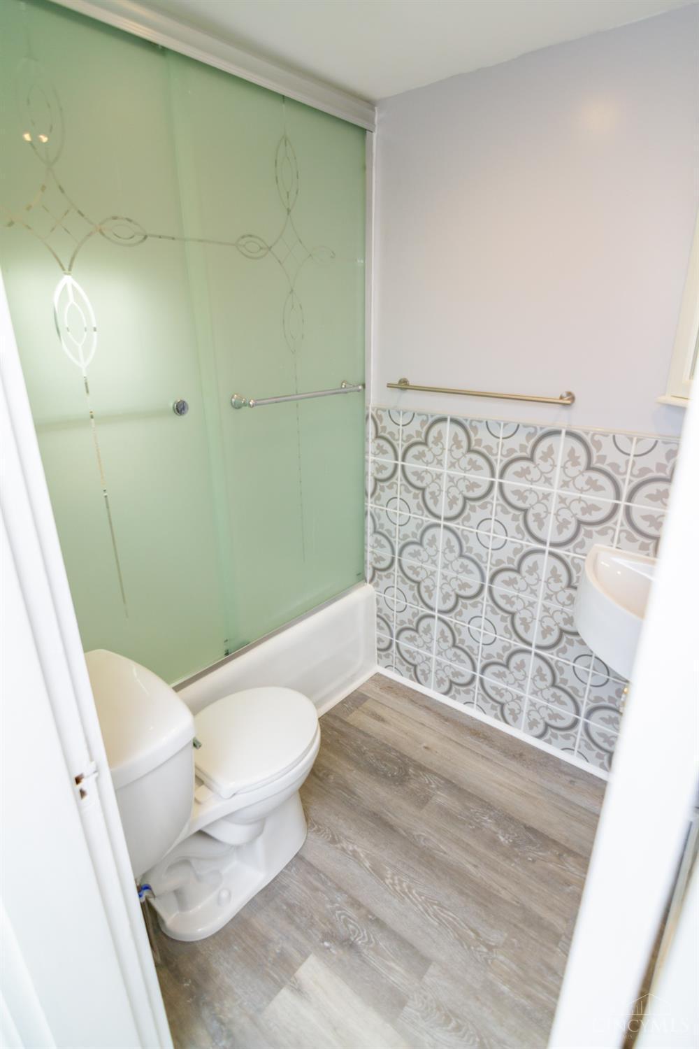 3716 Lonsdale Street