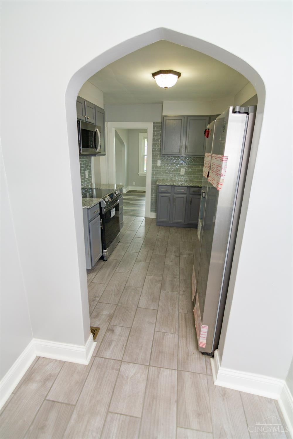 3716 Lonsdale Street