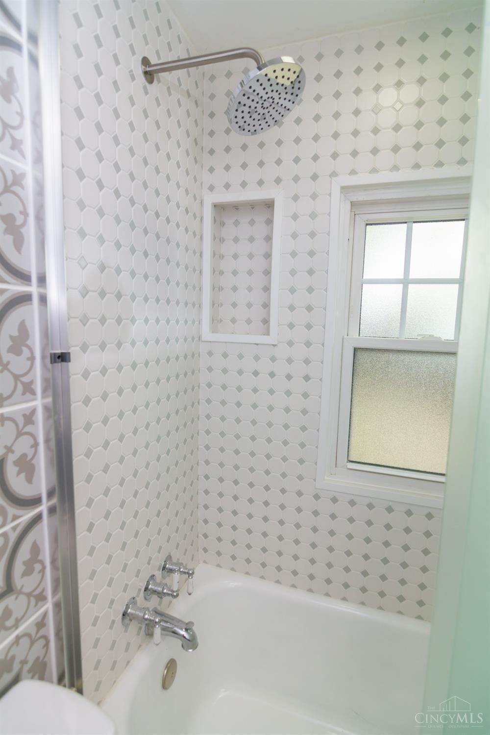 3716 Lonsdale Street