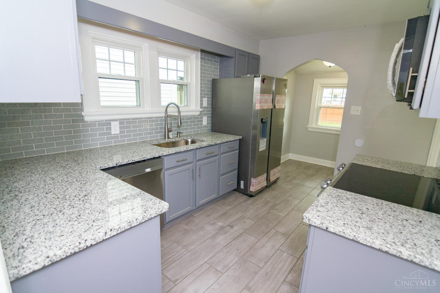 3716 Lonsdale Street